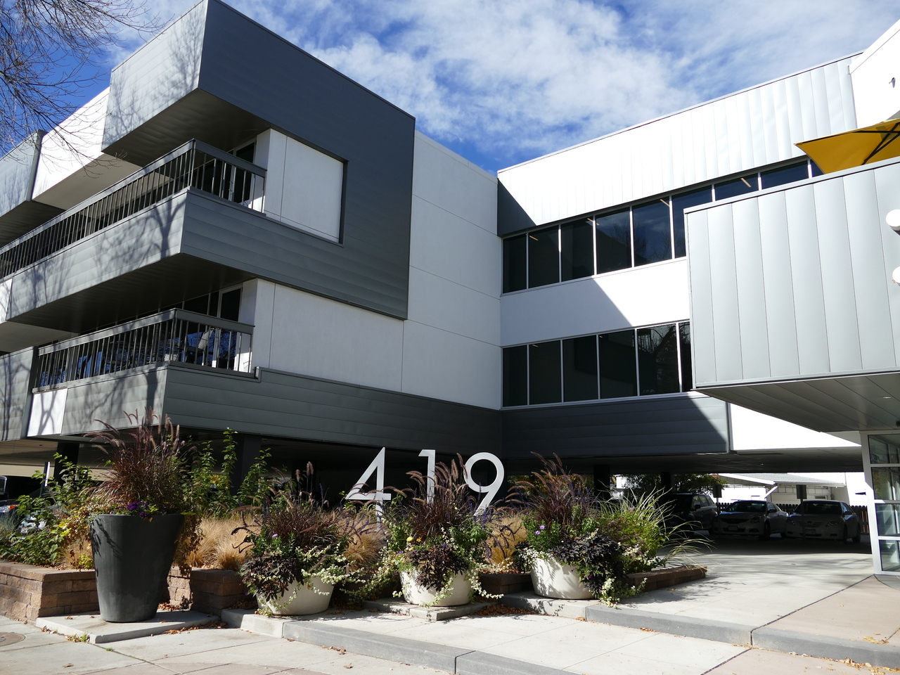 A photo of the office building parking garage at 419 Canyon Ave.